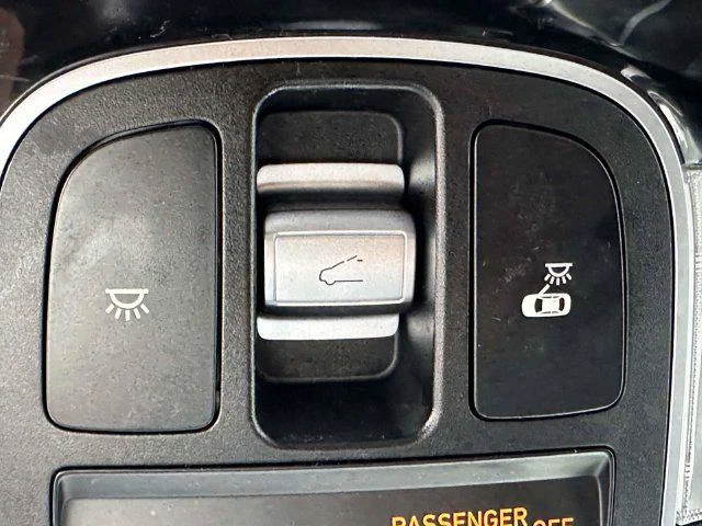 Used 2022 Phantom Black Hyundai SEL image 33