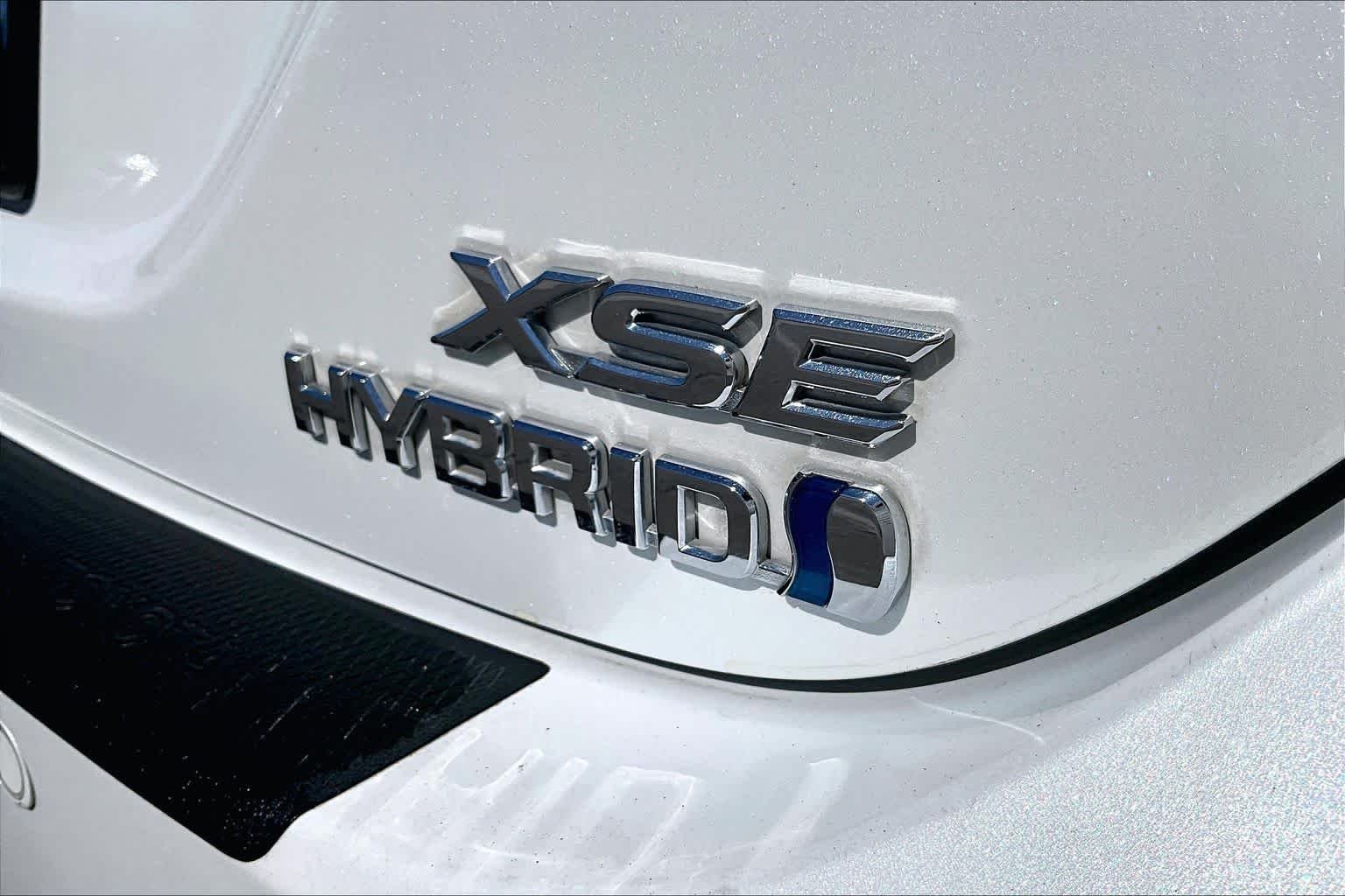 Used 2023 Wind Chill Pearl/Midnight Black Metallic Toyota Hybrid XSE image 9