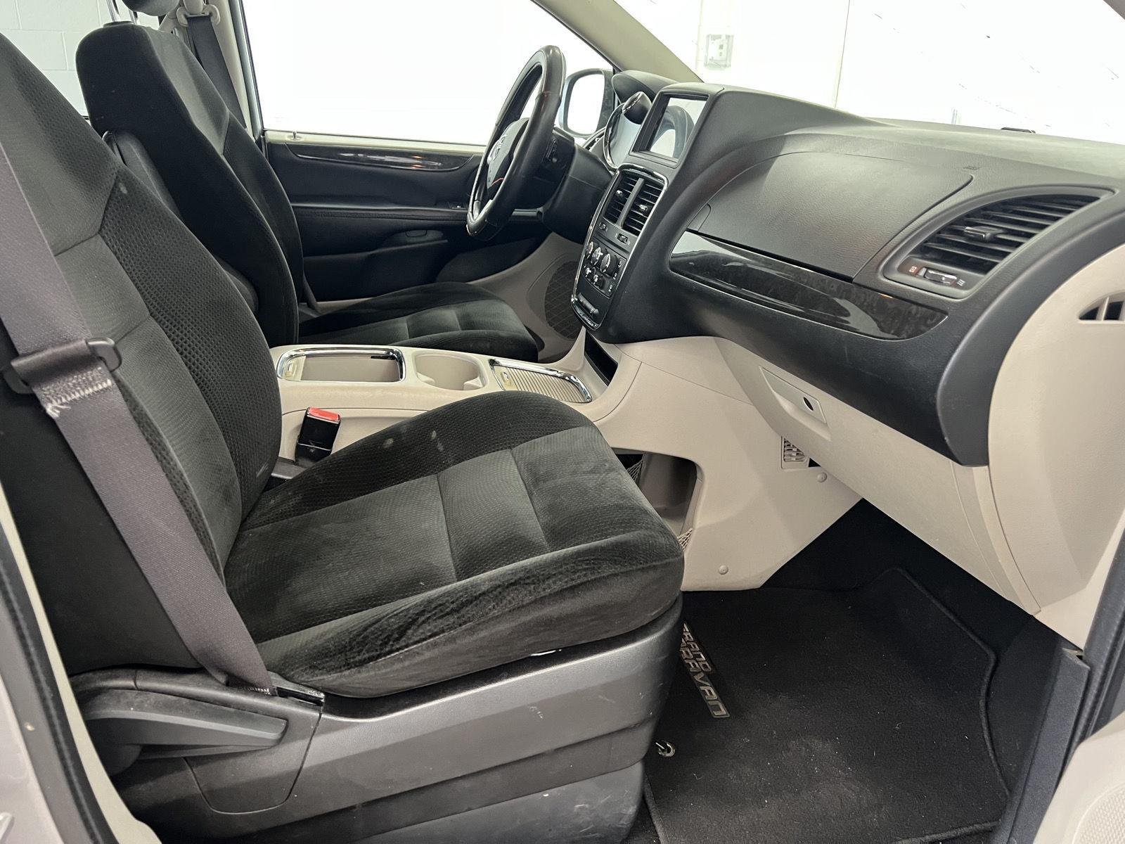 2016 Dodge Grand Caravan SXT - Photo 25
