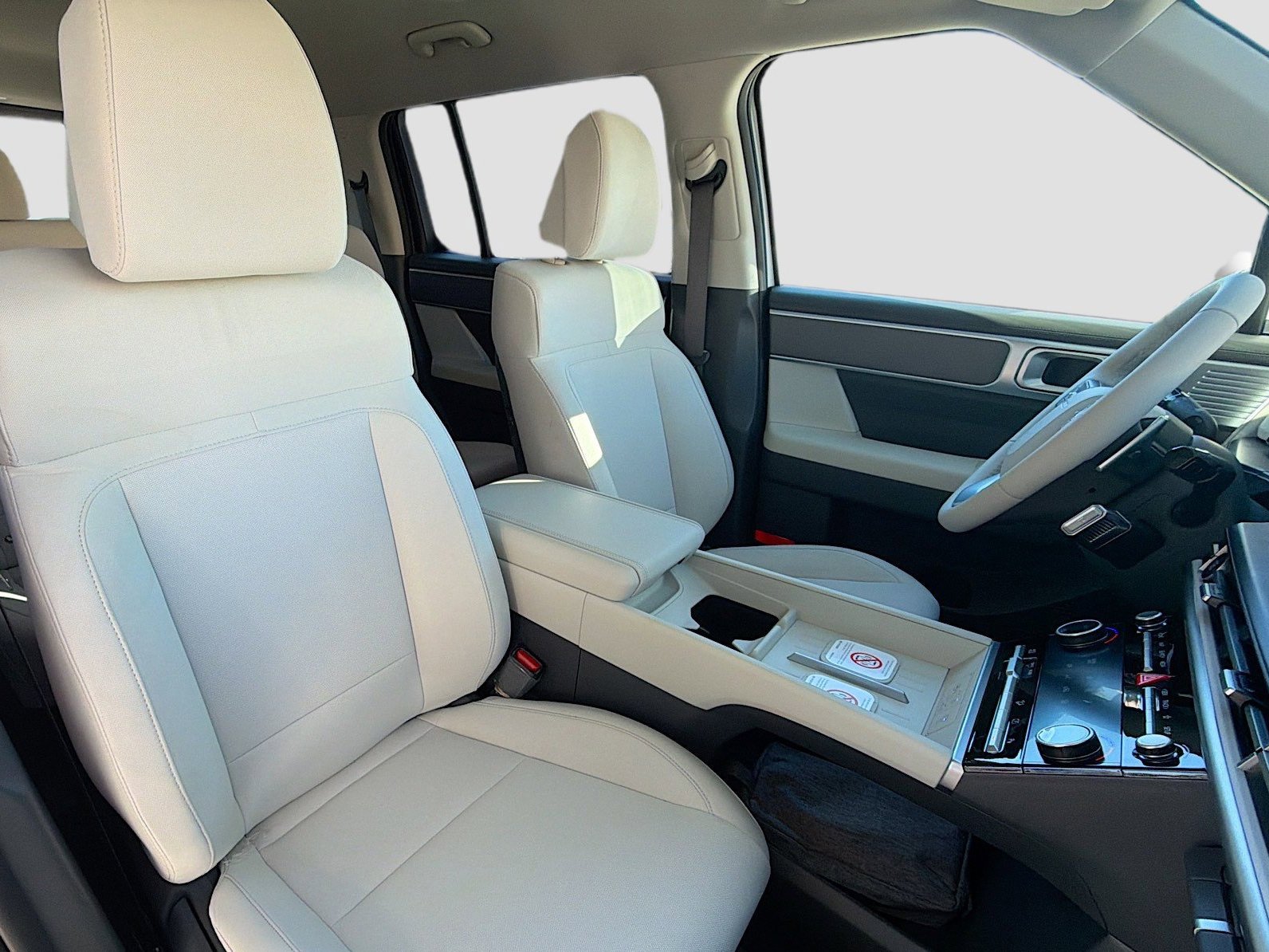 New 2026 Hampton Gray Hyundai SE image 53
