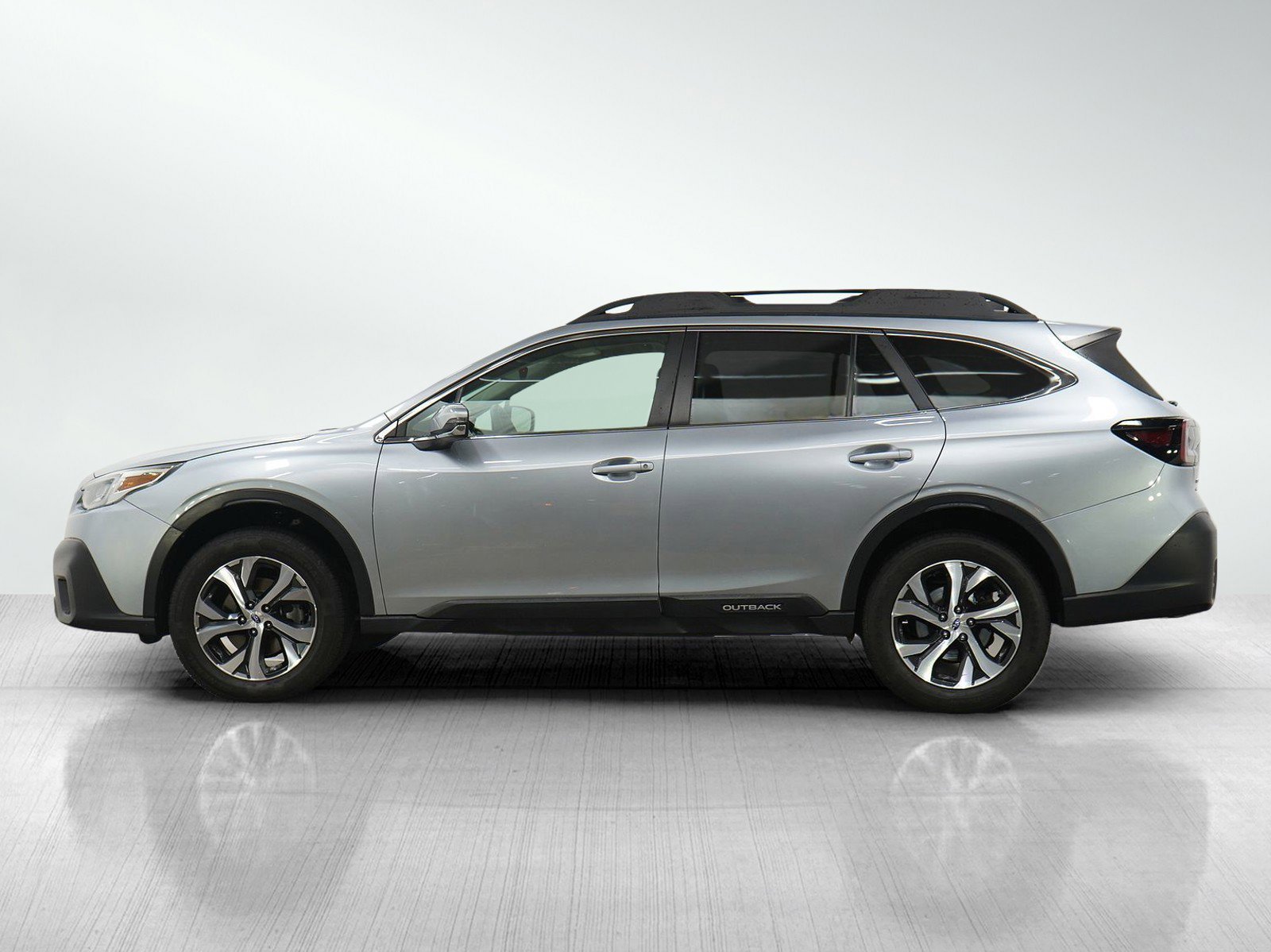 Used 2020 Subaru Outback Limited with VIN 4S4BTANC3L3223933 for sale in Burnsville, Minnesota