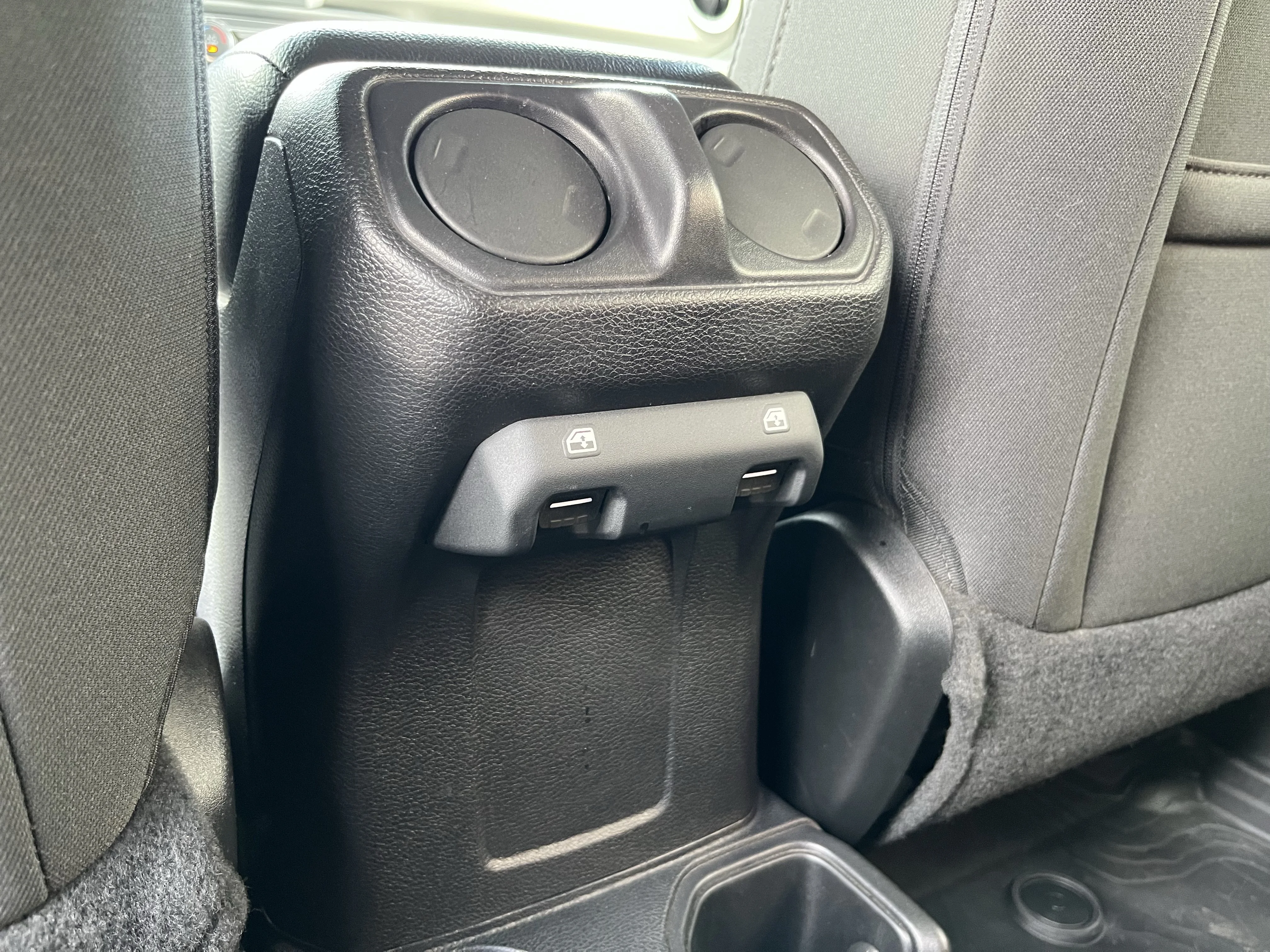 Used 2018 Mojito! Clearcoat Jeep Unlimited Sport S image 17