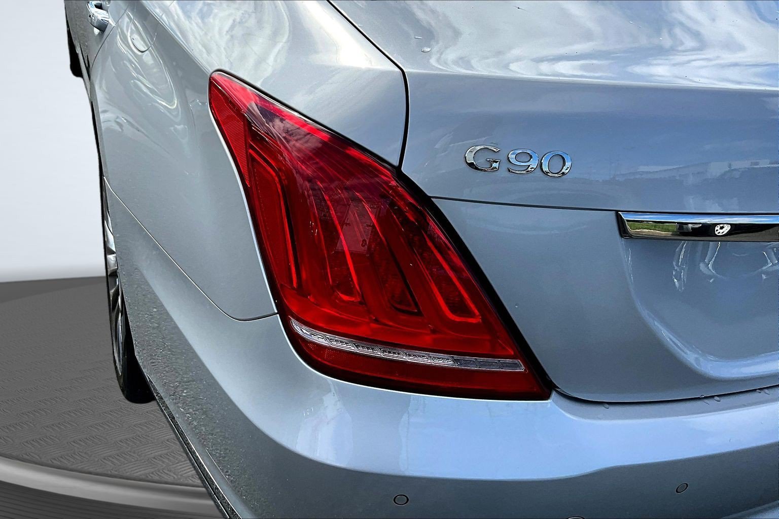 Used 2017 Silver Genesis 5.0 Ultimate image 21