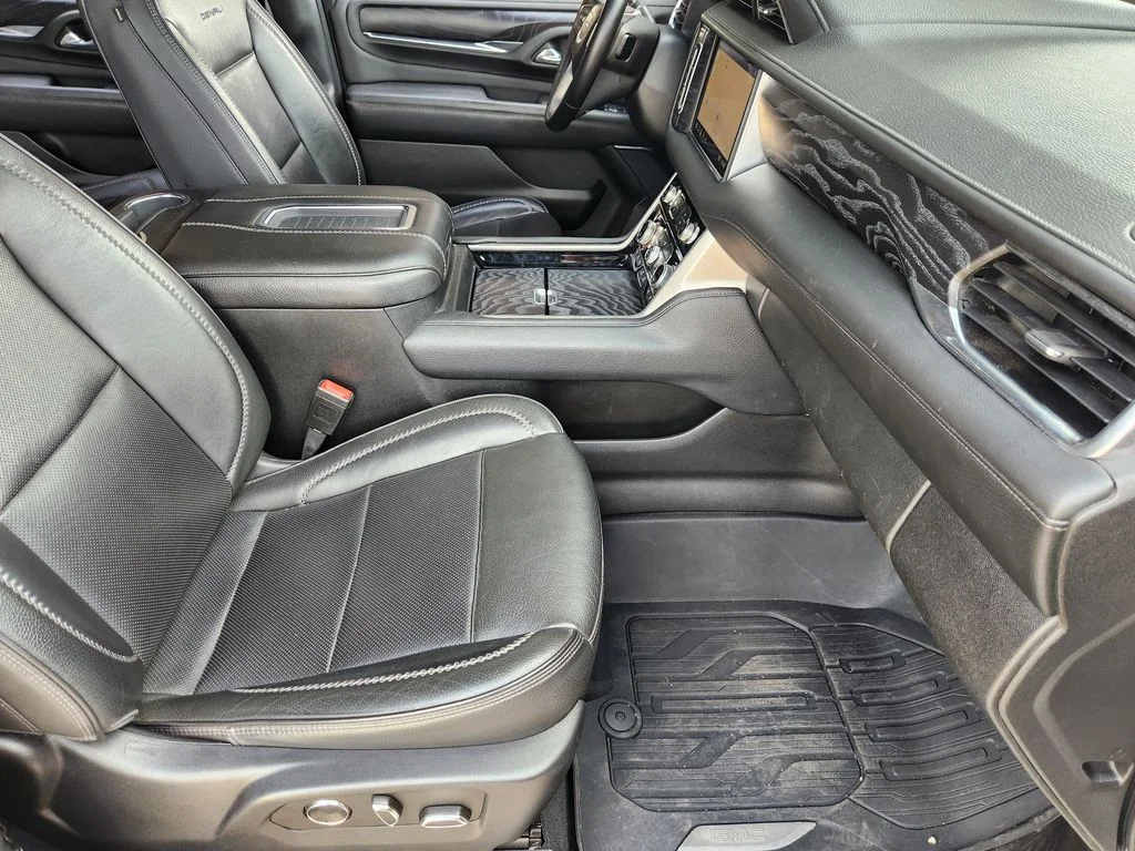 Used 2021 White Frost Tricoat GMC Denali image 15