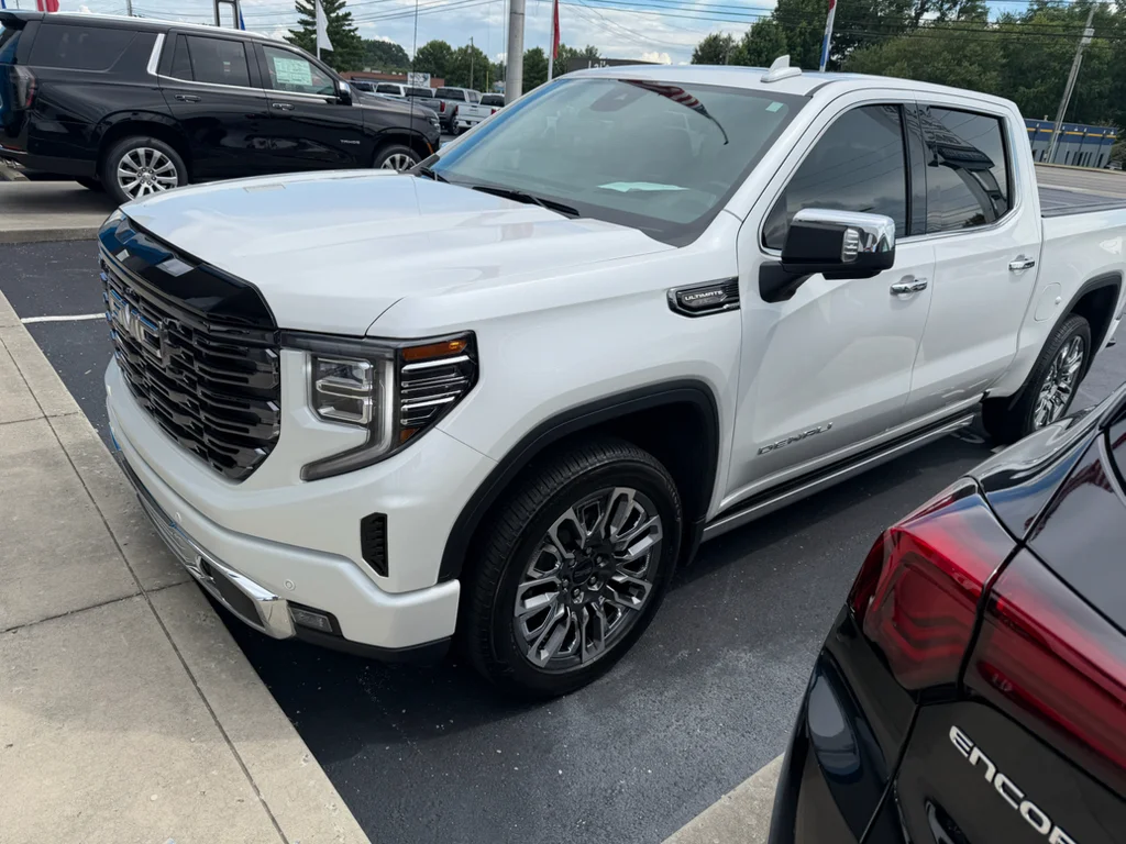 Used 2025 White Frost Tricoat GMC Denali Ultimate image 1