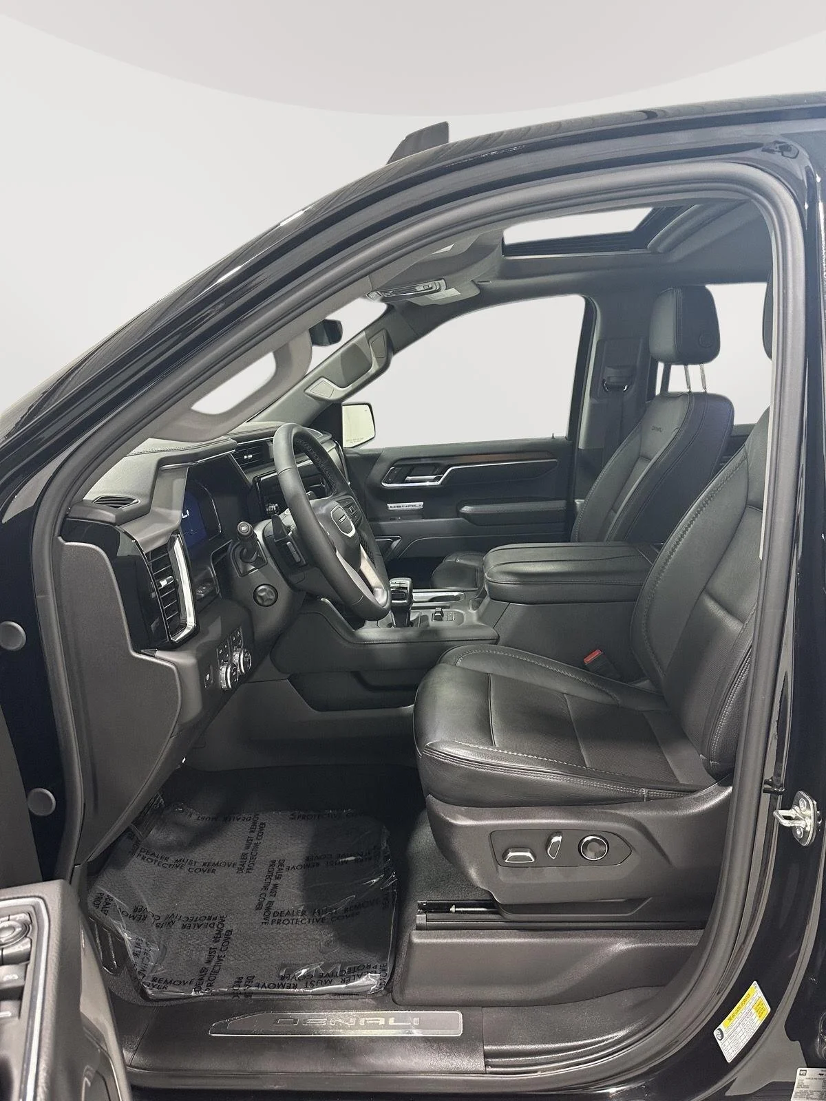 Used 2025 Onyx Black GMC Denali image 17