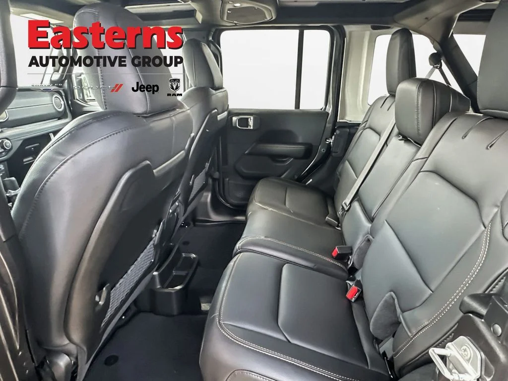 New 2027 Granite Crystal Metallic Clearcoat Jeep Sahara image 23
