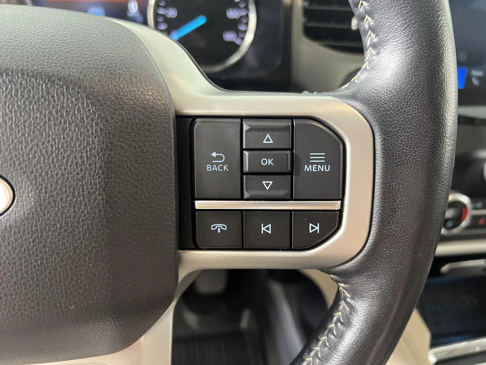 Used 2023 Star White Metallic Tri-Coat Ford XLT image 17