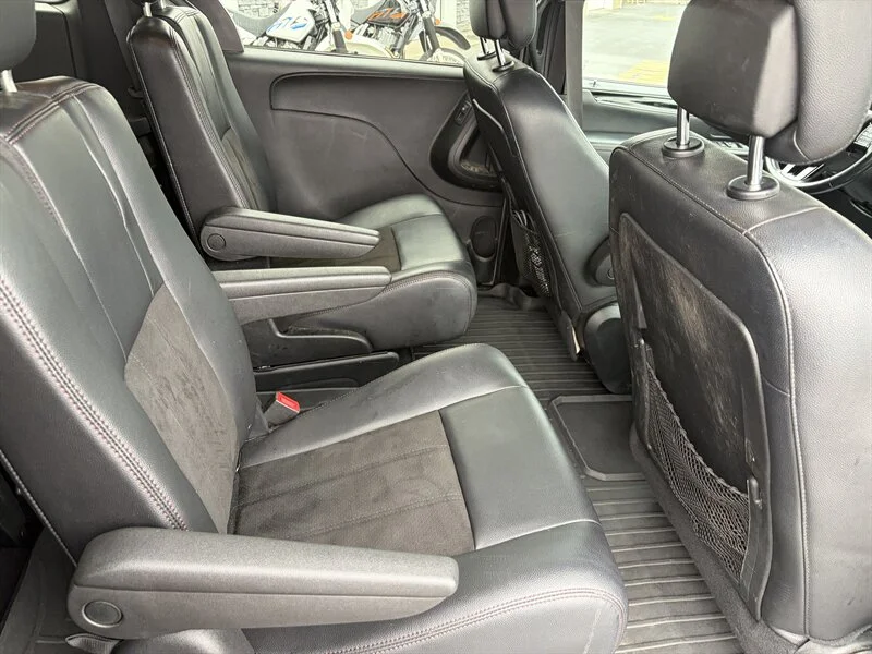 Used 2019 Grey Dodge SXT 35th Anniversary Edition image 18