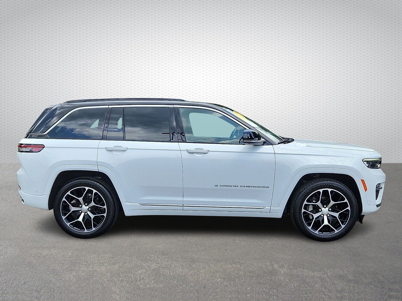 Used 2025 Bright White Clearcoat - PW7 Jeep Summit Reserve 4x4 image 7