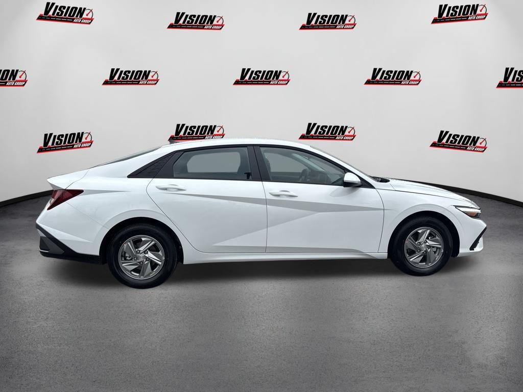 New 2026 White Hyundai SE image 4