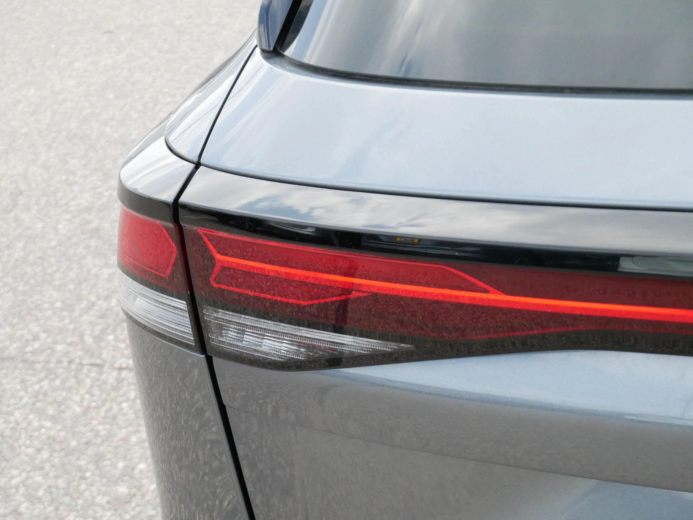 Certified Used 2025 Platinum Gray Metallic Volkswagen SE image 17