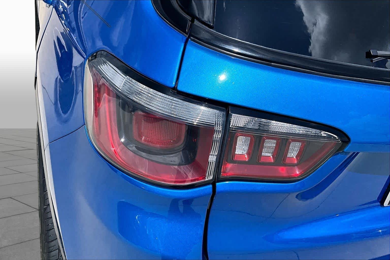 Used 2019 Laser Blue Pearlcoat Jeep Altitude image 26