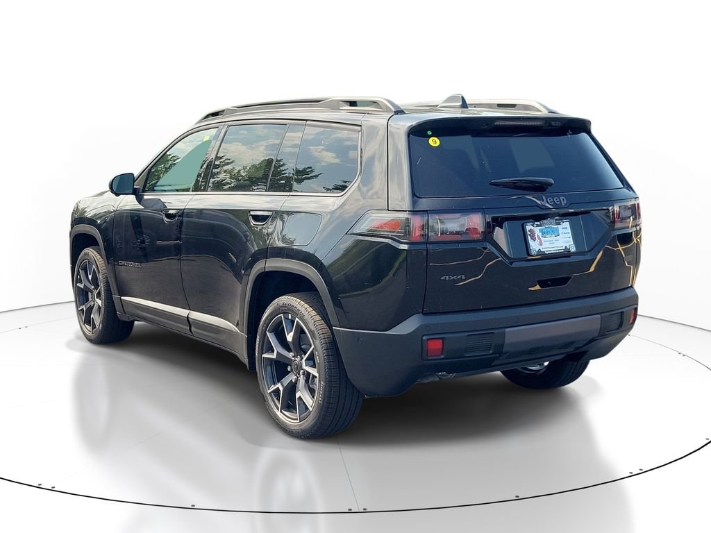 New 2026 Diamond Black Crystal Pearl-Coat Exterior Paint Jeep Overland image 3