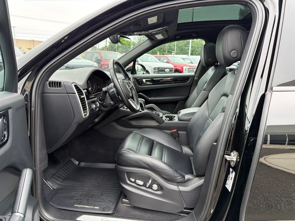 Used 2021 Black Porsche Base image 11