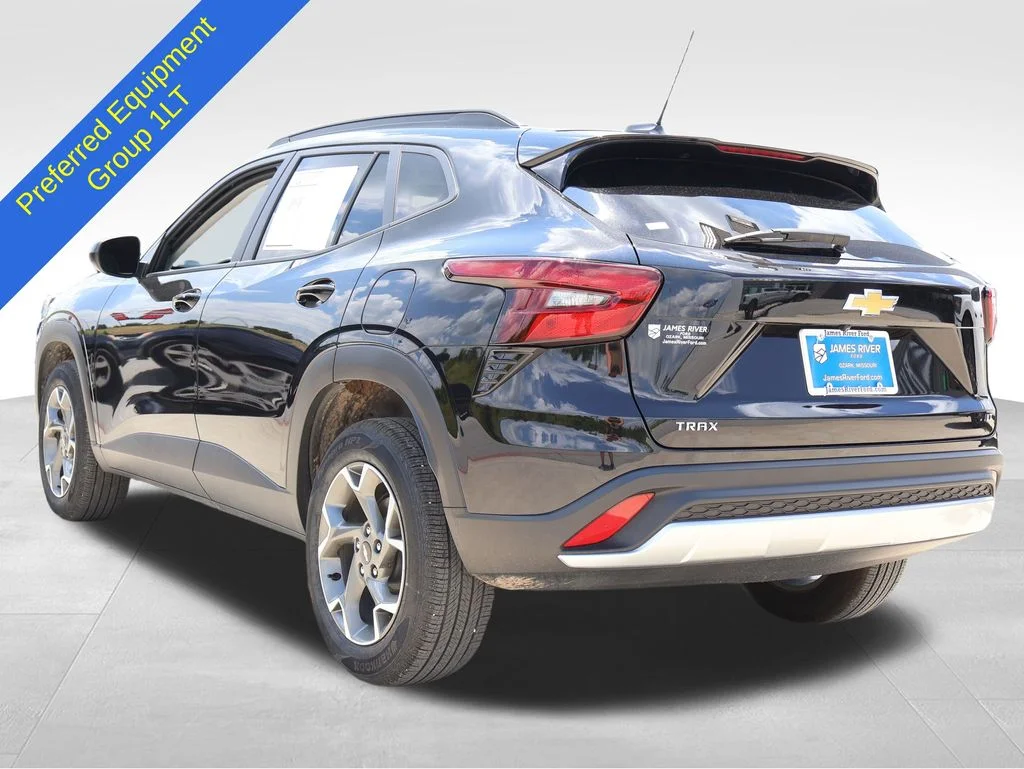 Used 2025 Black Chevrolet LT image 3