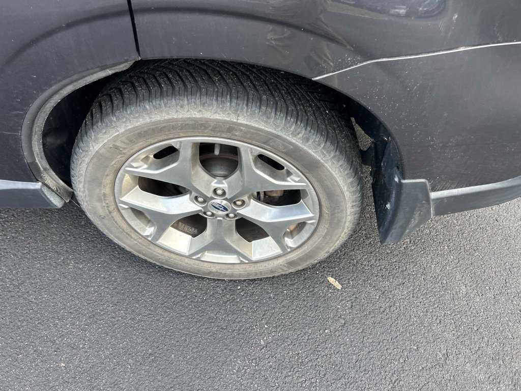 Used 2018 Gray Subaru 2.5i Touring image 12