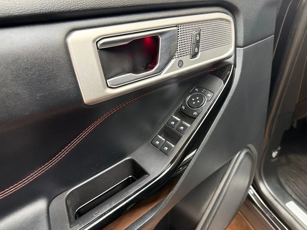 Used 2022 Agate Black Metallic Ford ST-Line image 25