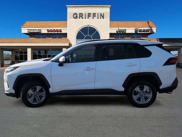Used 2025 White Toyota XLE image 10