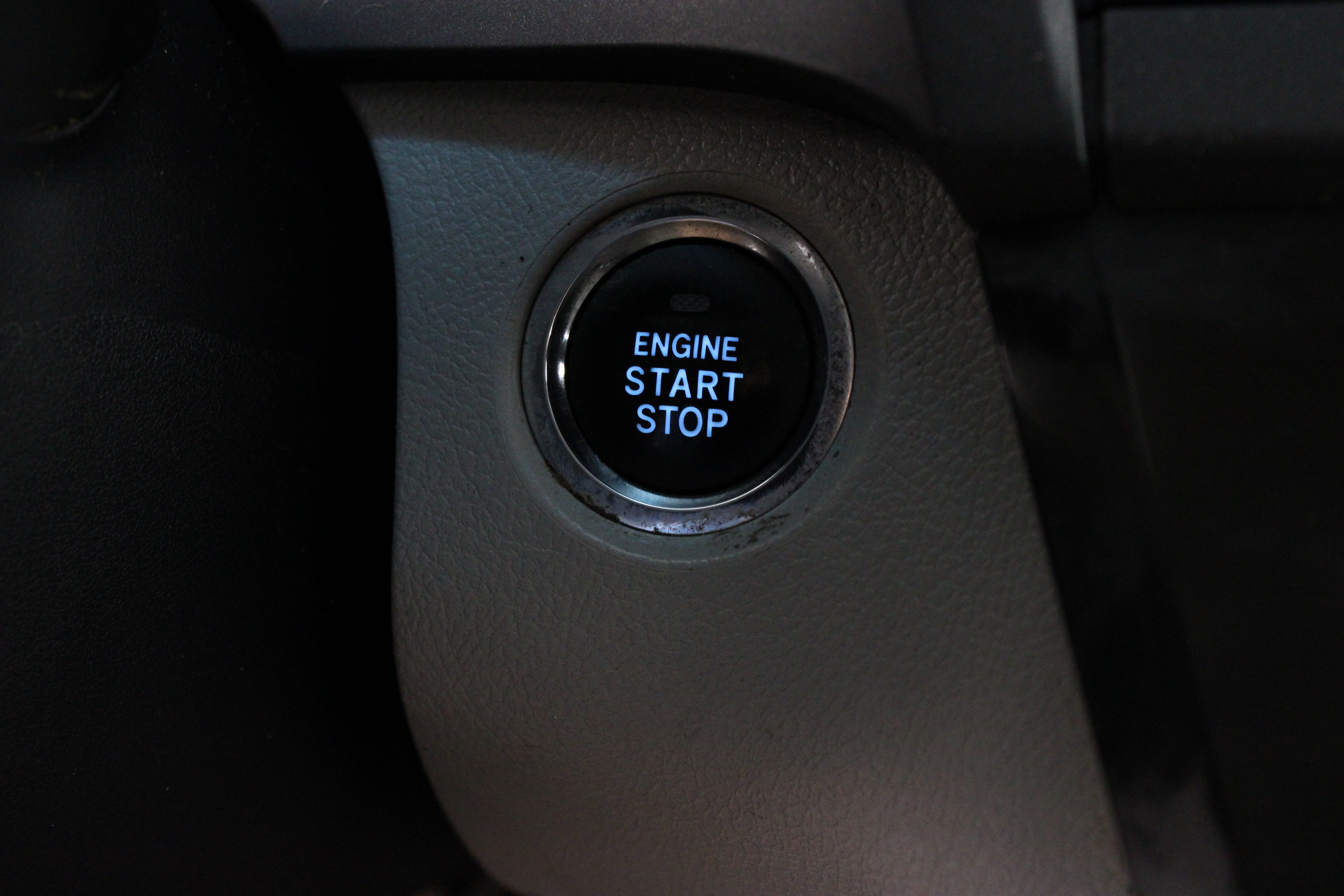 Used 2015 Silver Sky Metallic Toyota XLE Premium 3.5L image 18