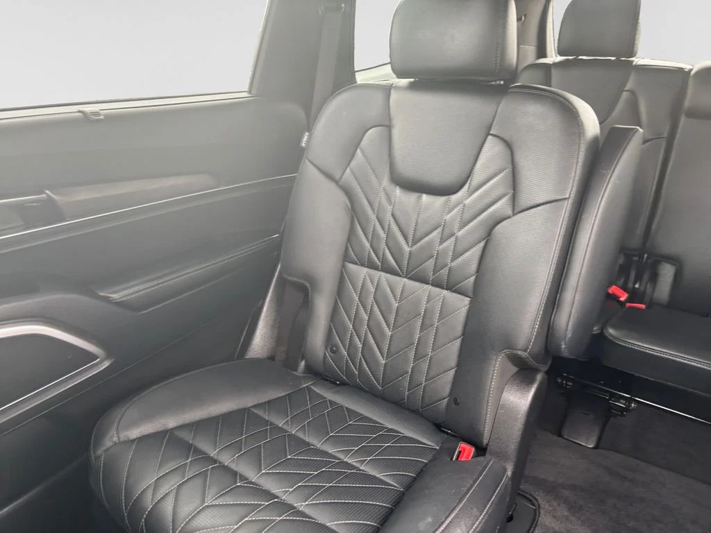 Used 2024 Black Kia EX X-Line image 26