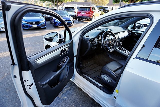 Used 2021 Beige Porsche Turbo image 52