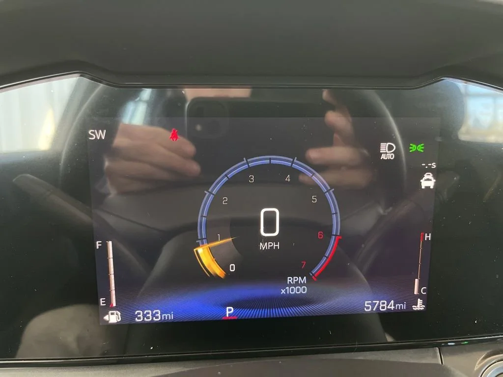 New 2025 Summit White Chevrolet ACTIV image 8