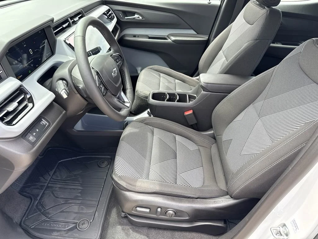 New 2027 Summit White Chevrolet LT image 17