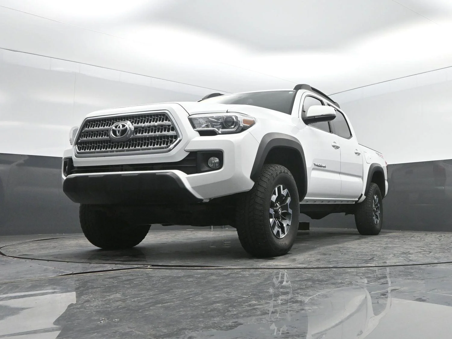 Used 2017 Super White Toyota TRD Off-Road image 41