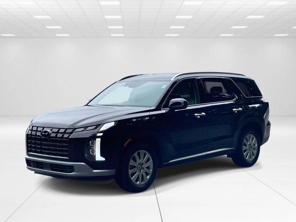 Used 2025 Black Hyundai SEL image 3