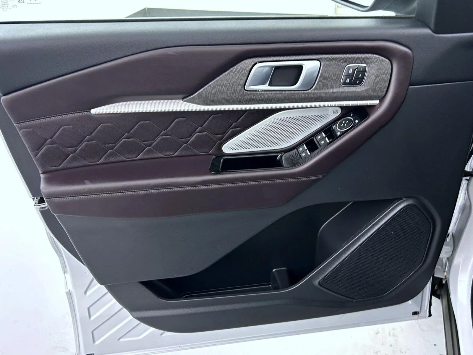 Used 2025 White Ford Platinum image 9