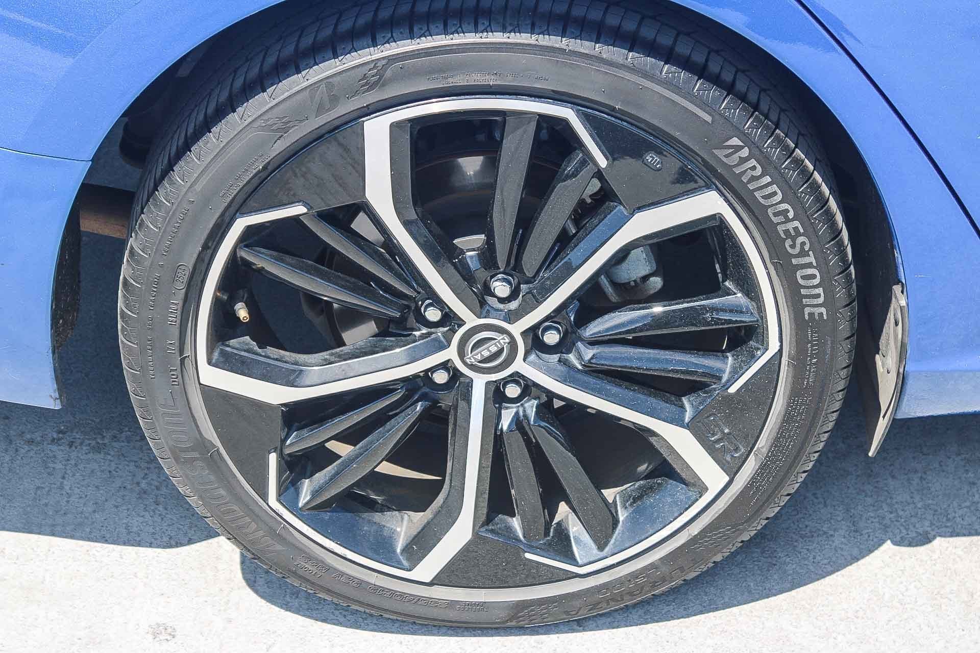 2025 Nissan Altima SR - Photo 11