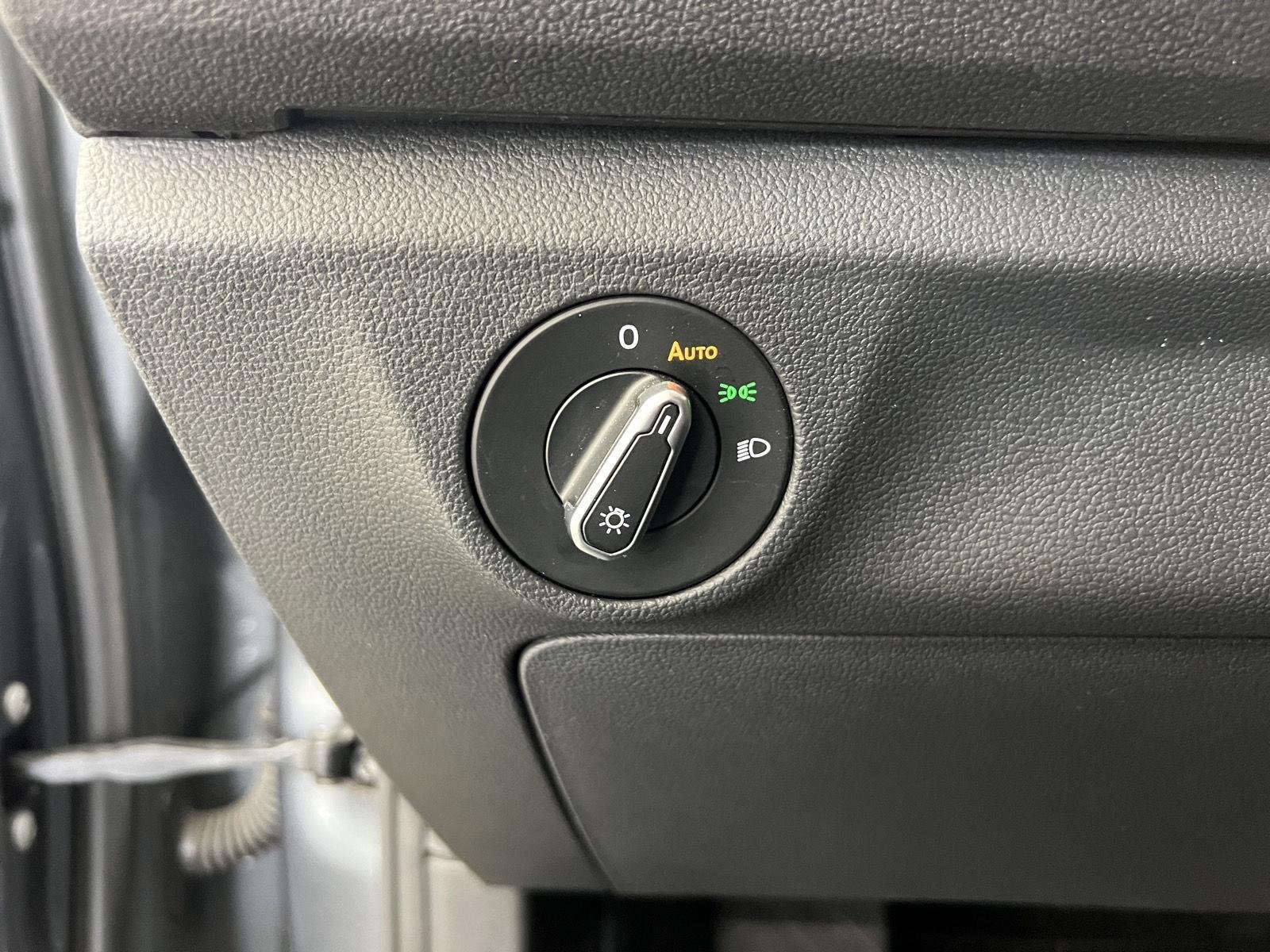2023 Volkswagen Jetta SE - Photo 14