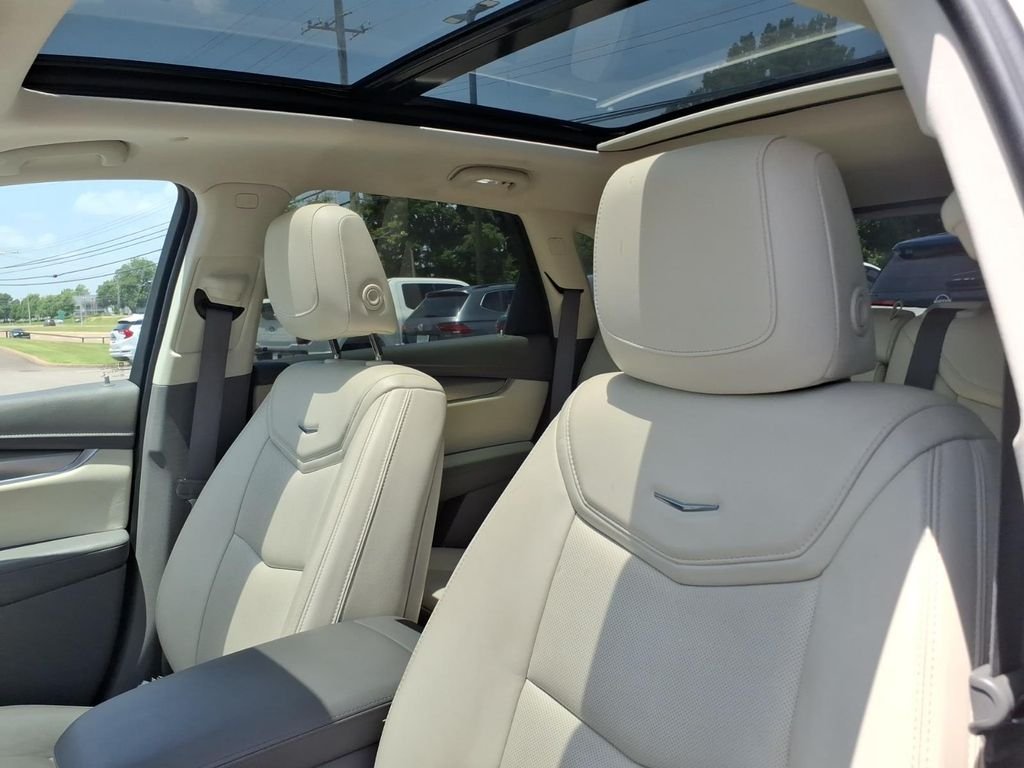 Used 2018 Silver Cadillac Luxury image 17