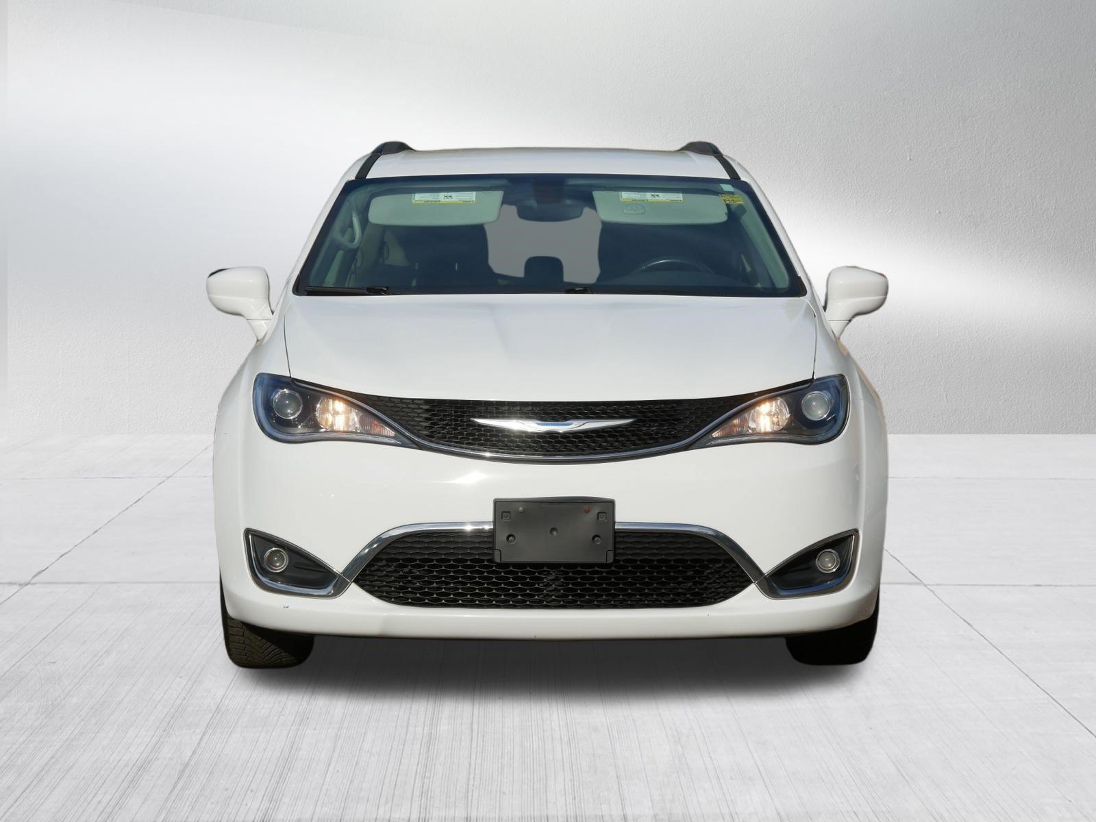 Used 2017 Bright White Clearcoat Chrysler Touring-L image 2