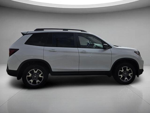 Used 2023 Platinum White Pearl Honda TrailSport image 6