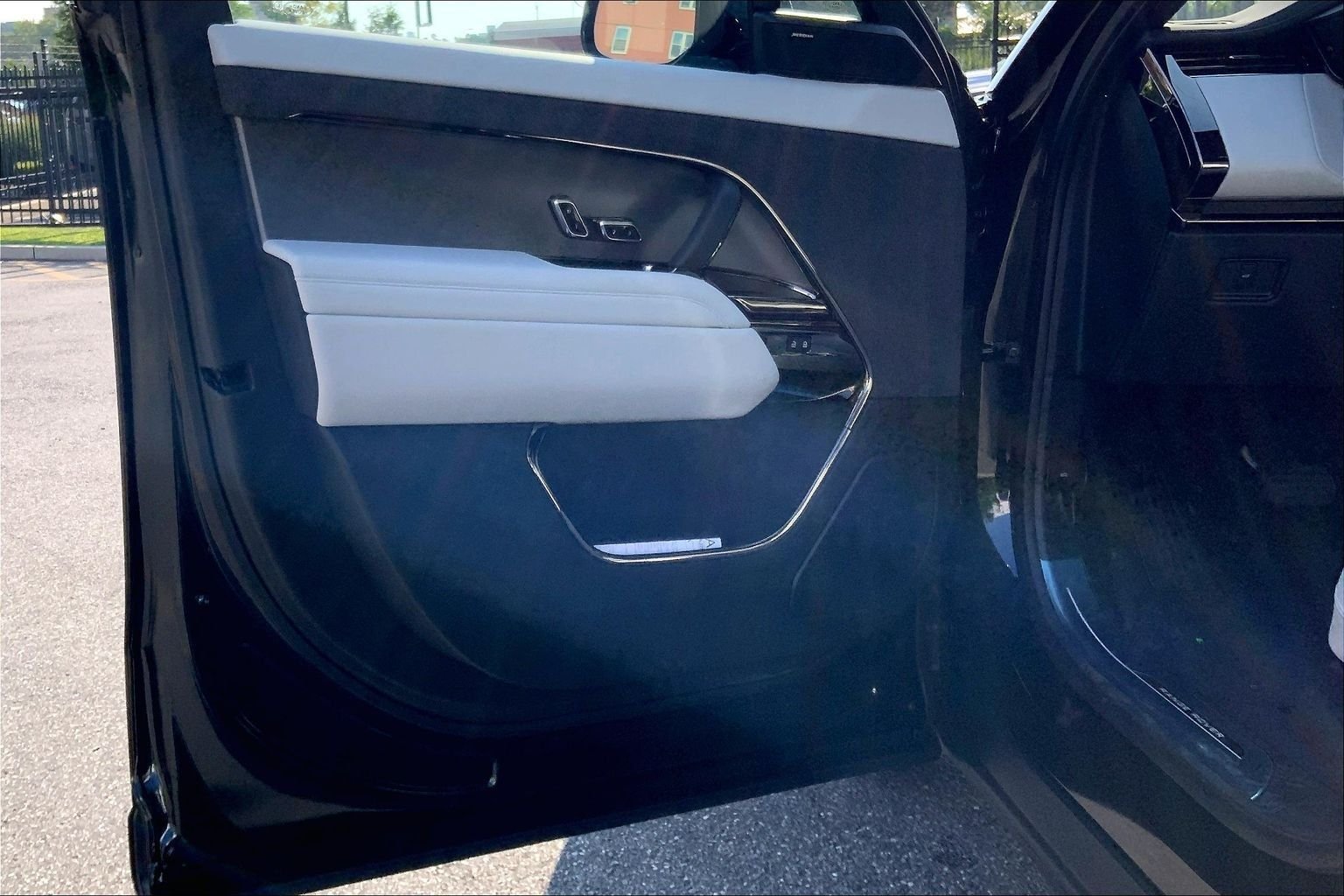 New 2026 Santorini Black Land Rover SE image 10