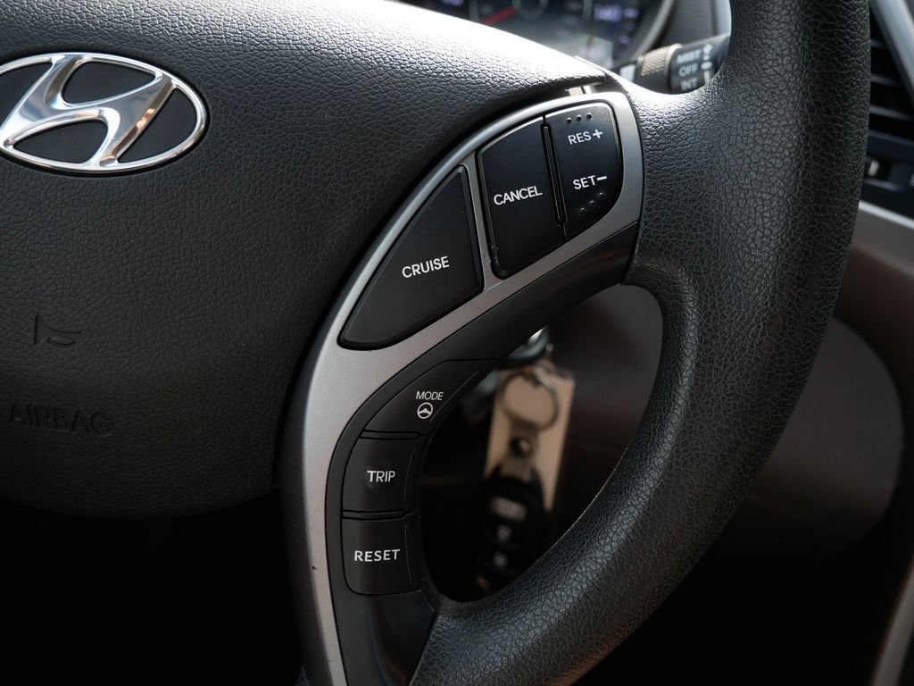Used 2014 Gray Hyundai SE image 18