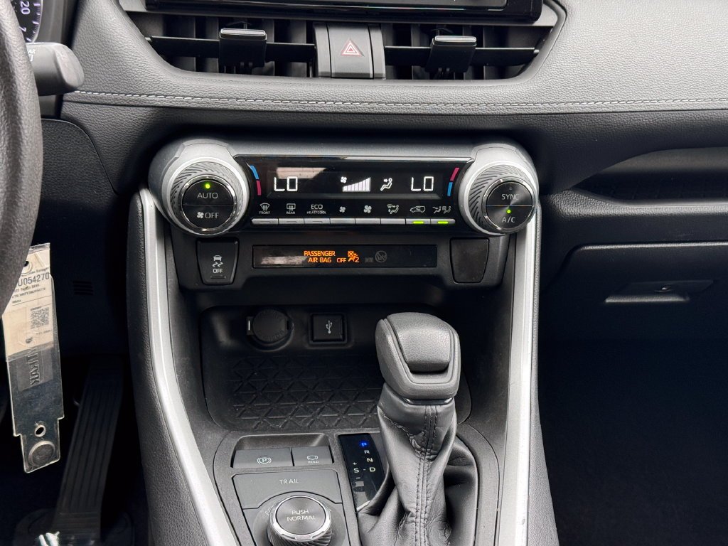 Used 2022 White Toyota LE image 28