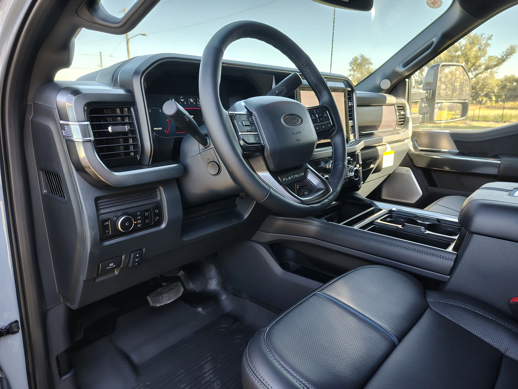 New 2027 Glacier Gray Metallic Tri-Coat Ford F-350® Platinum® image 18