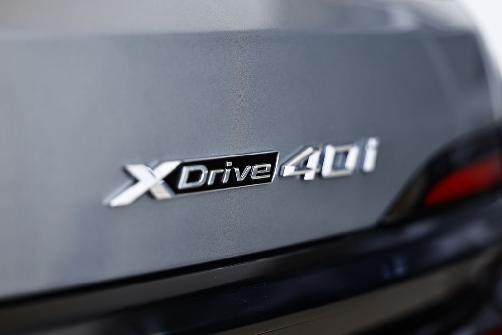 New 2027 Skyscraper Grey Metallic BMW xDrive40i image 8