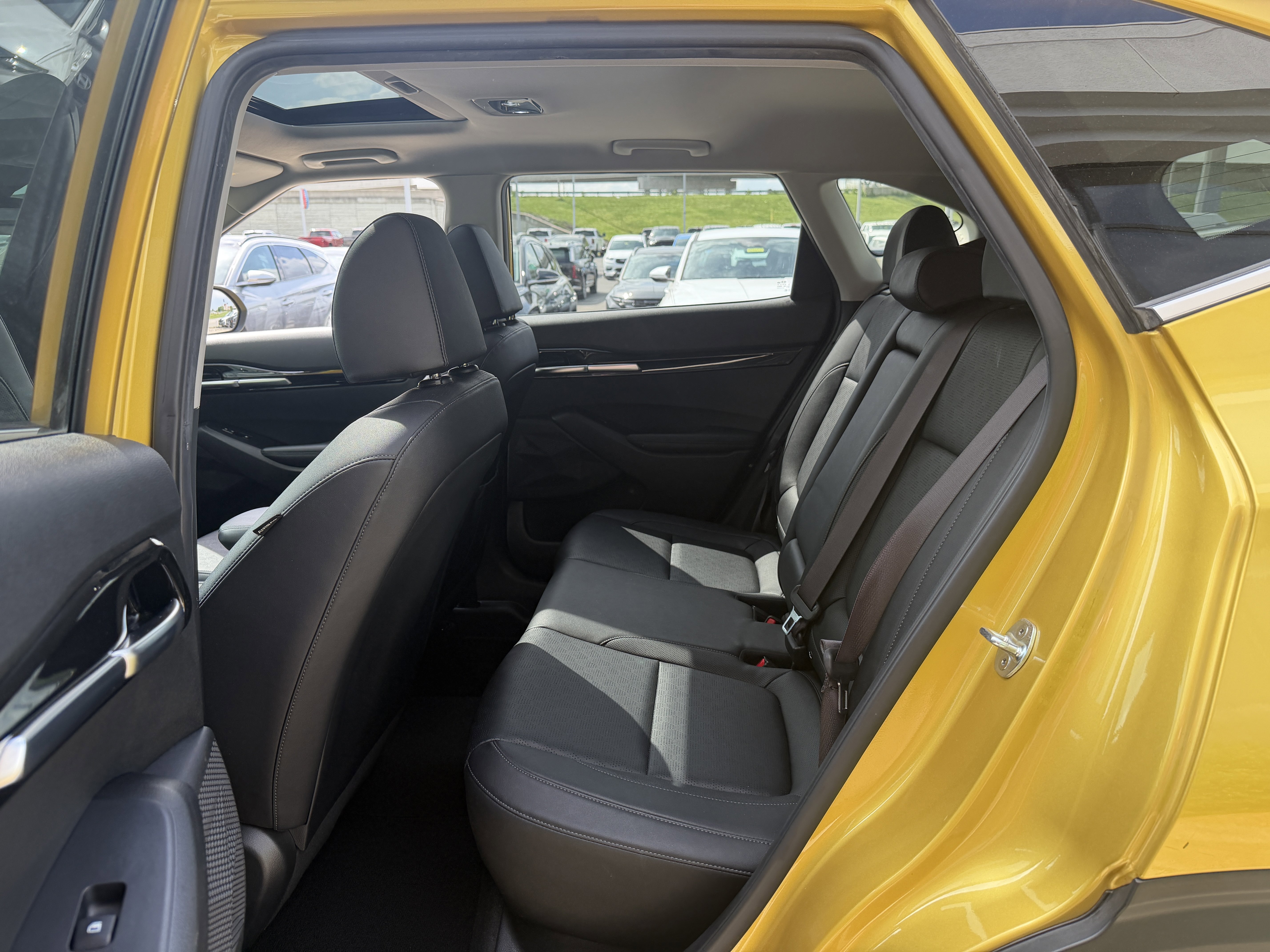 Used 2021 Starbright Yellow Kia SX image 26