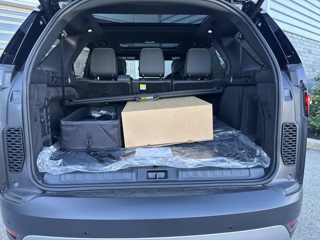 New 2026 Santorini Black Land Rover S image 6