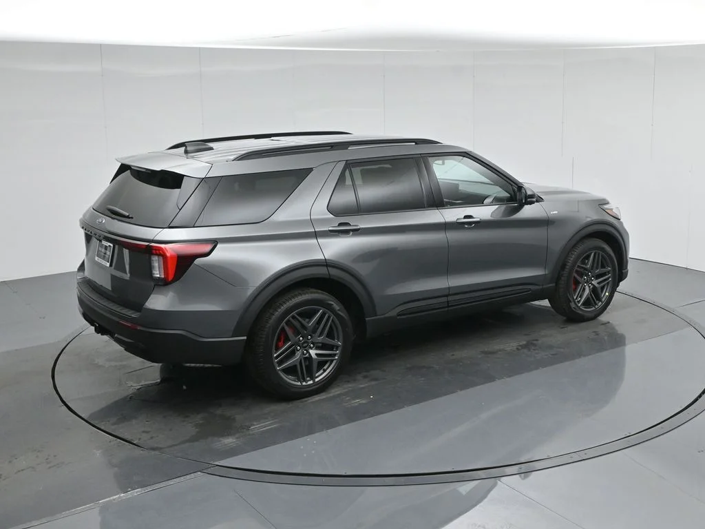 New 2026 Carbonized Gray Metallic Ford ST-Line image 45