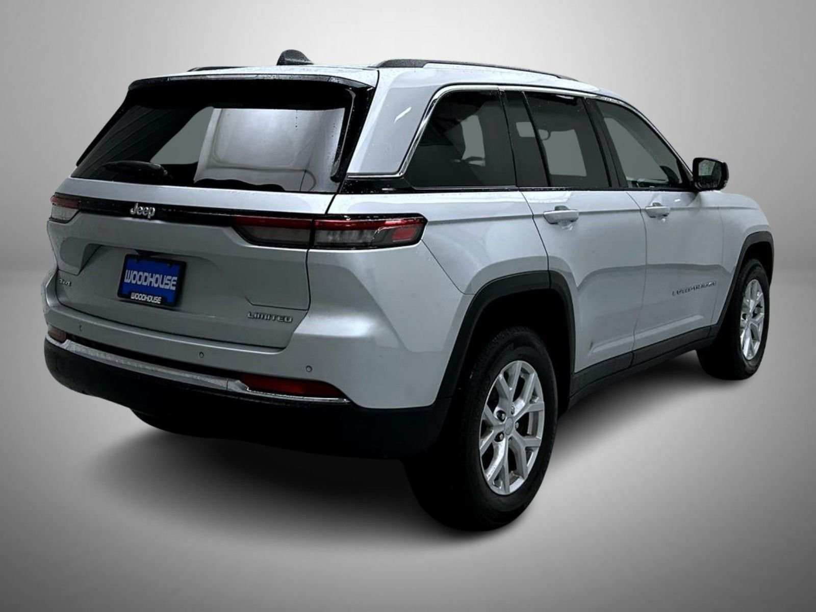 Used 2023 Silver Jeep Limited image 5