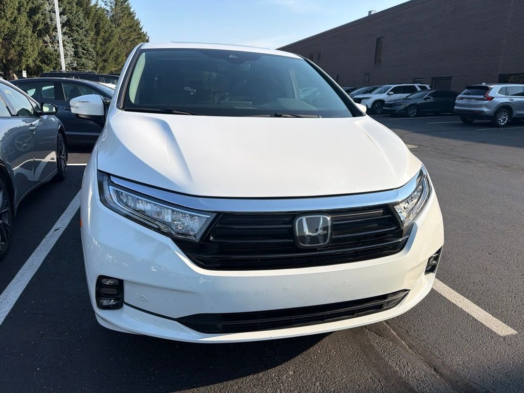 Used 2024 Platinum White Pearl Honda Touring image 5
