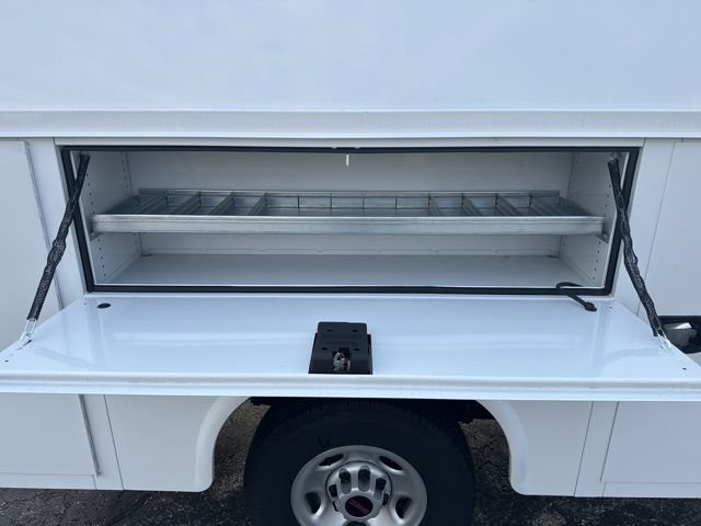 New 2025 Summit White GMC 1WT image 14