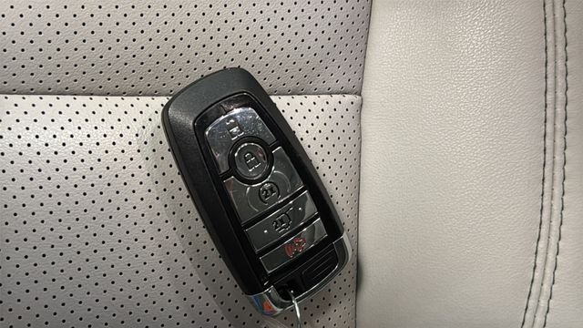 Used 2025 Red Carpet Metallic Tinted Clearcoat Lincoln Premiere image 34