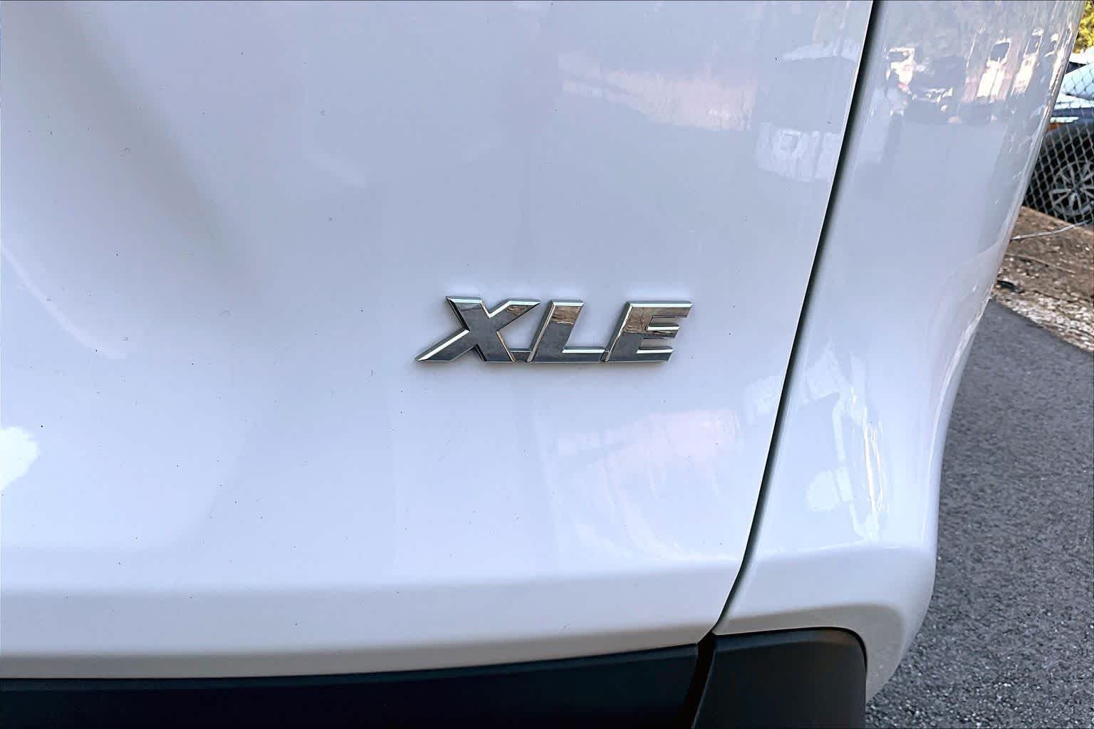 Used 2025 Ice Cap Toyota XLE image 10