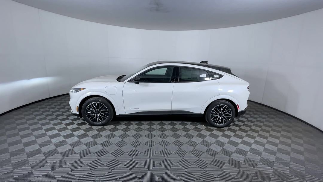 New 2026 Star White Metallic Tri-coat Ford Premium image 5